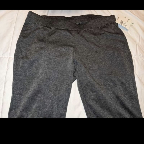 Women's Ponte Leggings - Picture 3 of 5